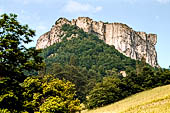 Nelle terre di Matilde - L'imponente monolite chiamato Pietra di Bismantova.
